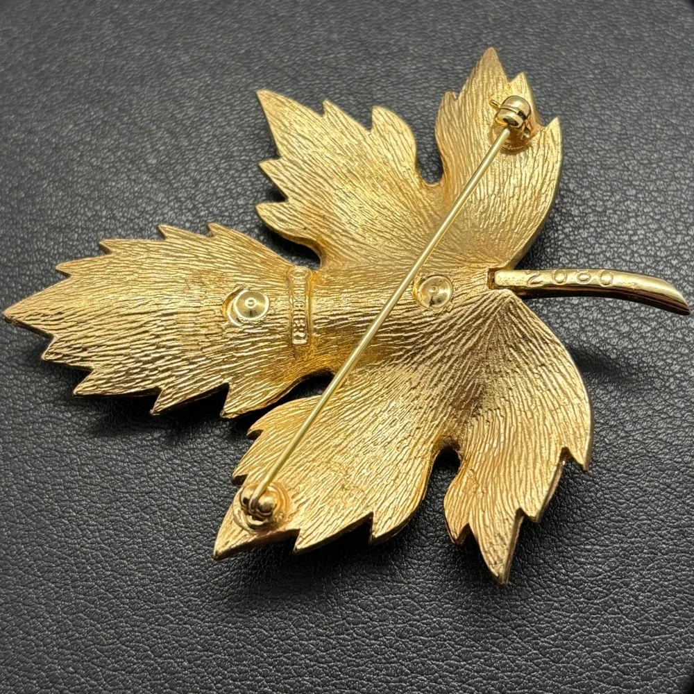 Boucher Maple Leaf Brooch Women Gold Tone Textured Vintage Signed 2080 Pin